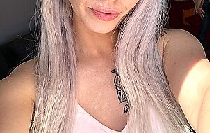 Platinum Blonde Doll Kate Brixxton Ass, High-Heels, Selfie, Tattoo, Yoga-Pants